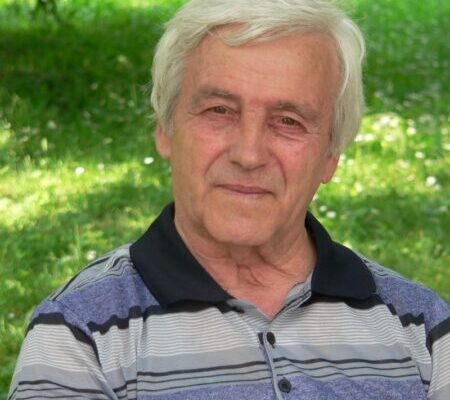 Журналистът и поет Атанас Костов проучва и пише историята на родното си село Смирненски