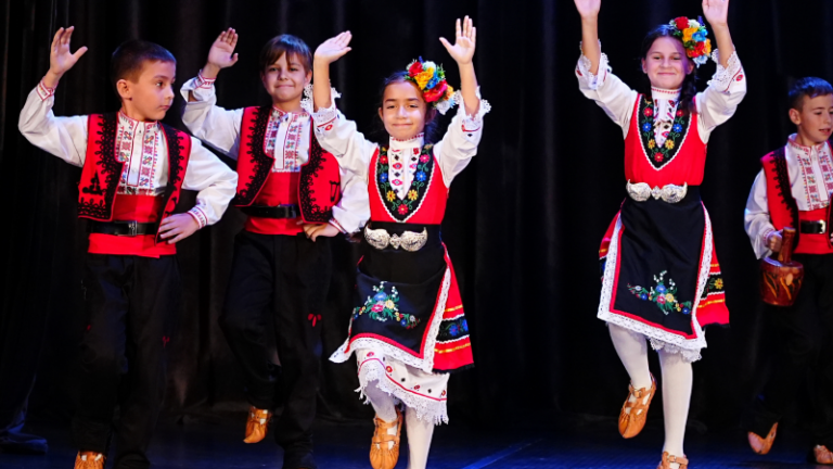 Dancing INN Български народни танци