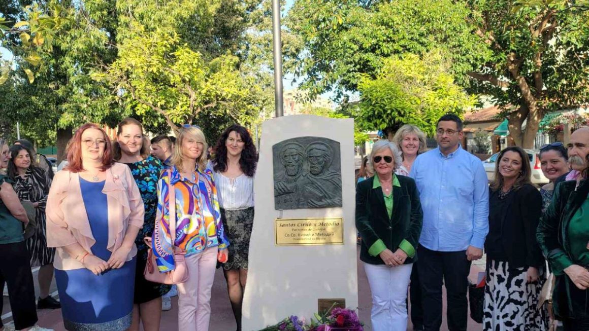 Първият български паметник на Кирил и Методий се изправи гордо в град Малага