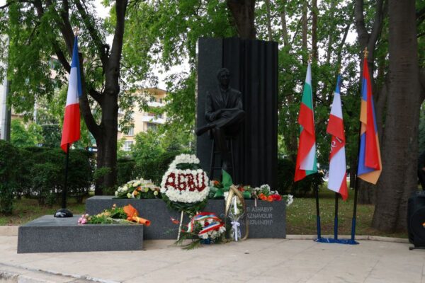 101 години от рождението на Шарл Азнавур