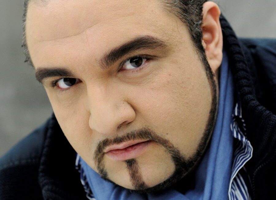 „Джани Скики“ със знаменития баритон Кирил Манолов във Варна