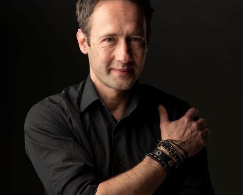 Дарин Ангелов събира Цветана Манева, Юлиан Вергов, Ана Пападопулу и Явор Милушев в „Аз, която те обича“
