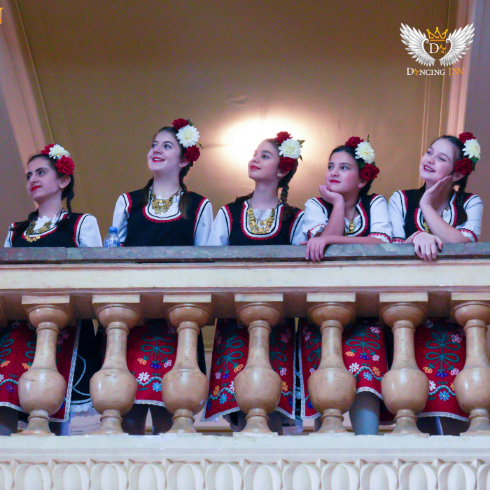  Dancing INN Български народни танци